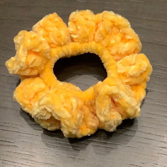 Available Scrunchie colors! Juicy Couture Velvet Yarn Scrunchies Price For 1 - Picture 3 of 7